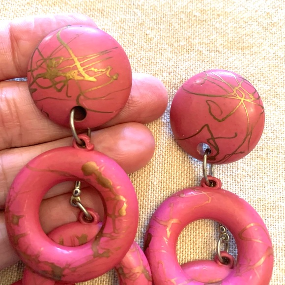 Vintage :: Pink Dangle Hoop Earrings 80s Gold Pink Barbiecore Retro 4” 3 Hoops - Picture 2 of 7